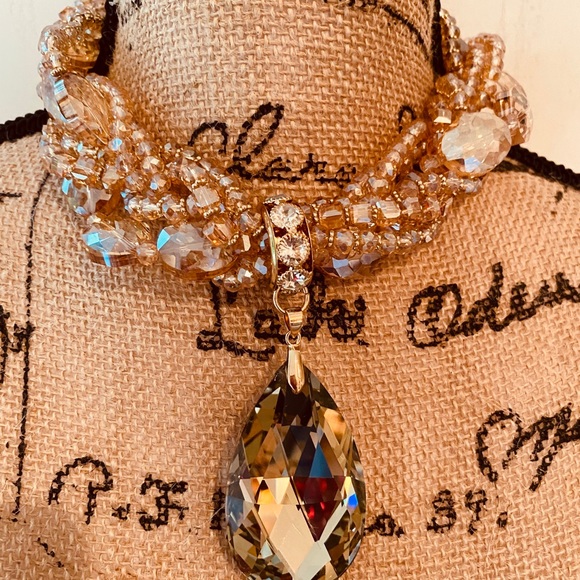 Beautiful Champagne Crystal Beads with large drop - Picture 3 of 4